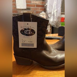 Sterling Rose Leather ankle high cowgirl boots. Women’s size 8